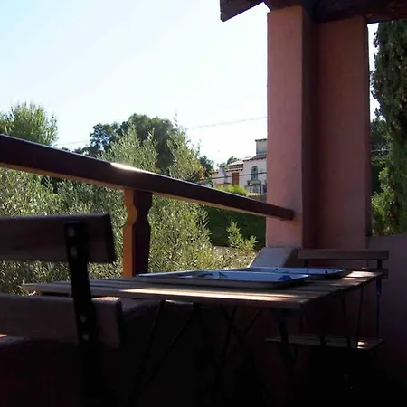 Entre Vignes Et Collines